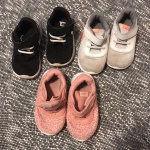 Lot of 3 girls toddler Nike’s!!